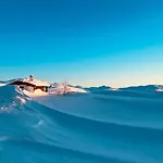 Modern With Mountain Views In Hébergement de vacances
