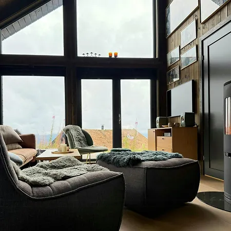 Modern With Mountain Views In Hébergement de vacances